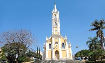 Homem invade igreja e ameaça soltar pitbull contra fiéis