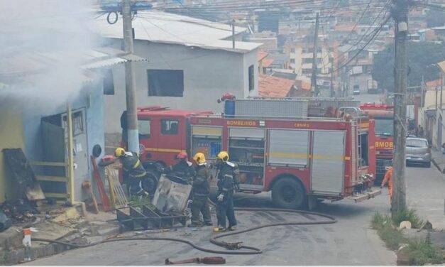 Loja de laticínios é destruída por fogo em Santa Luzia