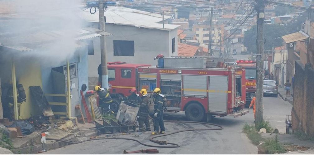 Loja de laticínios é destruída por fogo em Santa Luzia