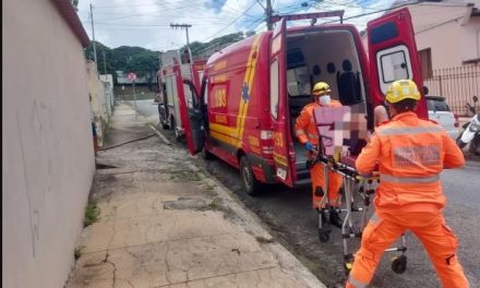 Duas pessoas sofrem intoxicação por fumaça em incêndio em Itaúna