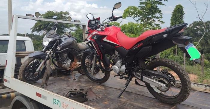 Perseguição policial entre Cláudio e Divinópolis termina com homem preso após cair de moto furtada