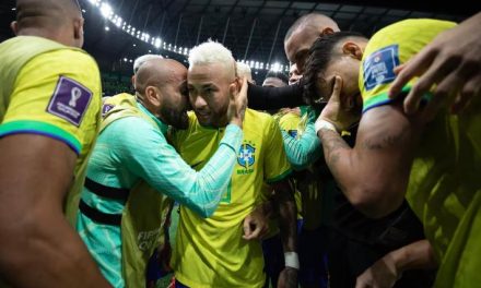 Pai de Neymar diz que não vai pagar fiança de Daniel Alves