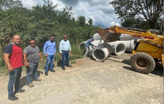 Prefeitura de Pains realiza obras de drenagem pluvial da avenida Gonçalves de Melo