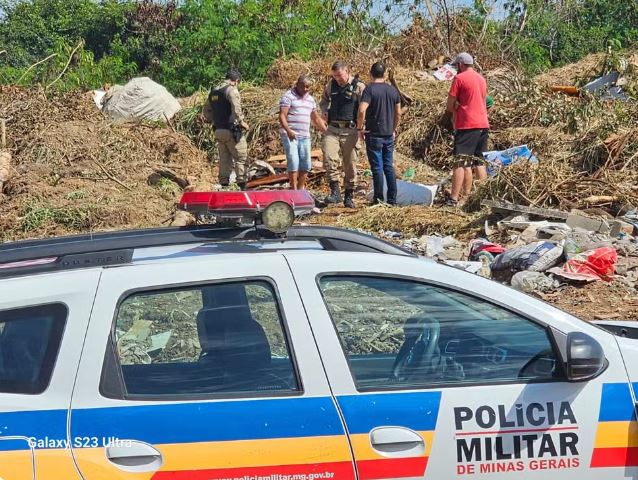 Possível ossada humana e restos de caixões são encontrados em aterro sanitário em Carmo do Cajuru
