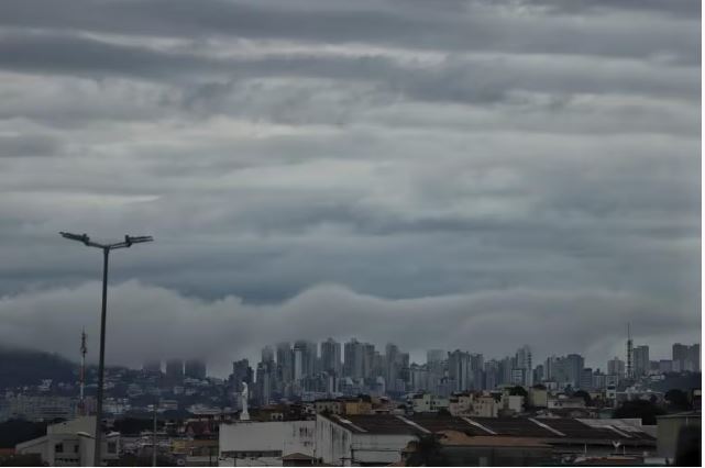 Outono começa nesta semana já com uma frente fria que pode causar temporais