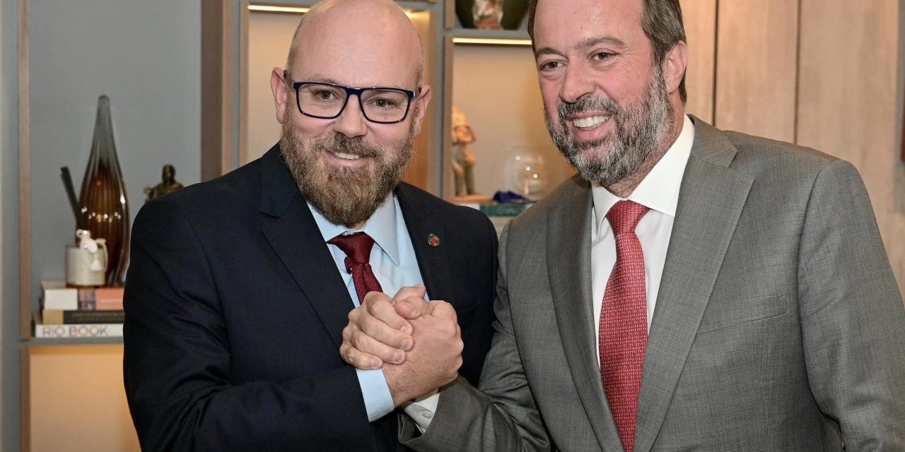 Deputado Professor Cleiton se reúne com o ministro de Minas e Energia, Alexandre Silveira