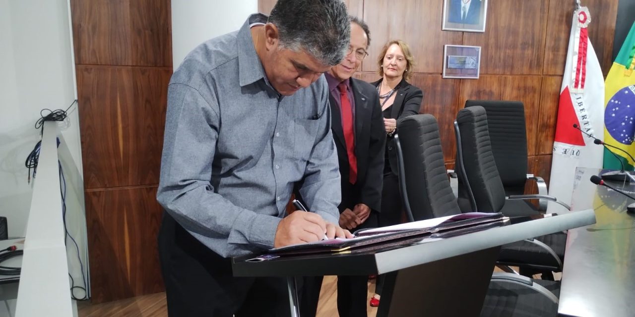Ronaldo Silva de Sousa toma posse como agente da Receita Federal em Formiga