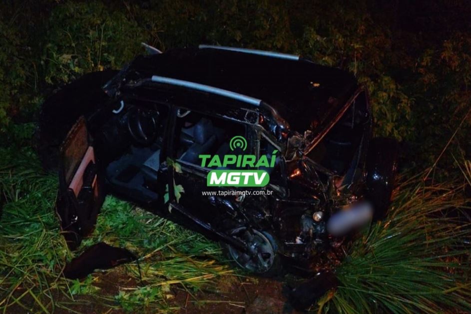 Jovem de 20 anos morre e outras três pessoas ficaram feridas após carro capotar na BR-262