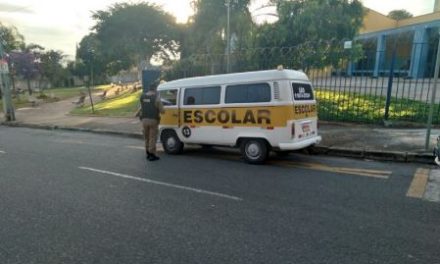 Polícia Militar realiza fiscalização do transporte escolar em Campo Belo