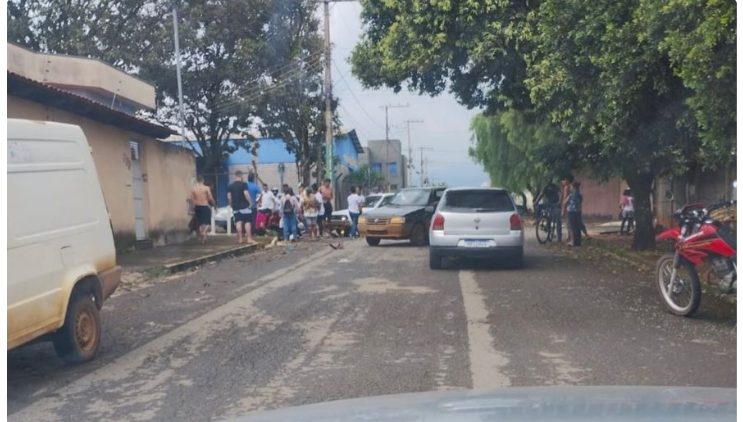 Duas mulheres ficam feridas em acidente entre caminhonete e moto em Piumhi