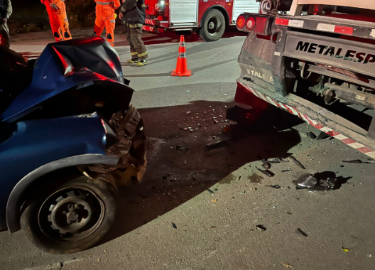 Corpo de Bombeiros é acionado após colisão entre automóvel e carreta em Formiga