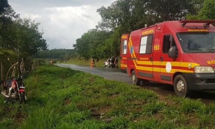 Idoso de 70 anos sofre queda de moto na BR-354, em Formiga