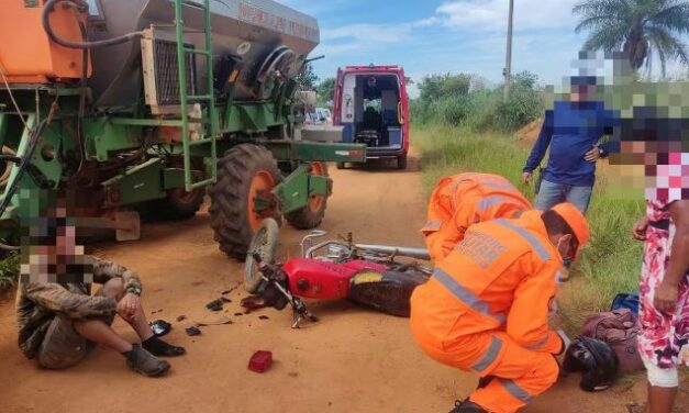 Duas pessoas ficam feridas após moto colidir com um trator na BR-262 no interior de MG