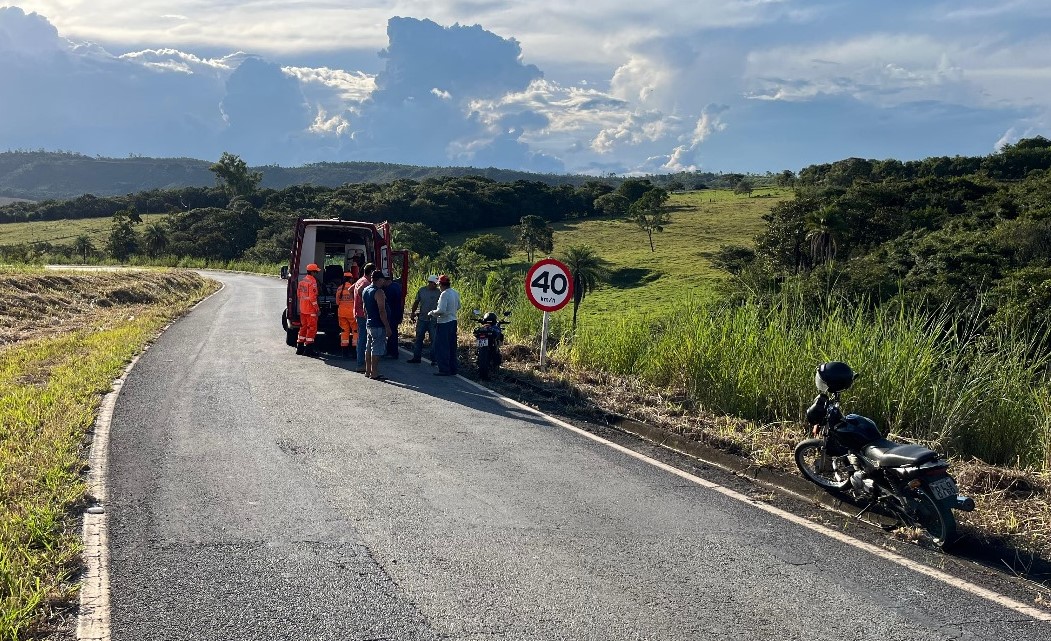 Condutores ficam feridos após colisão entre motocicletas na MG-050, em Formiga