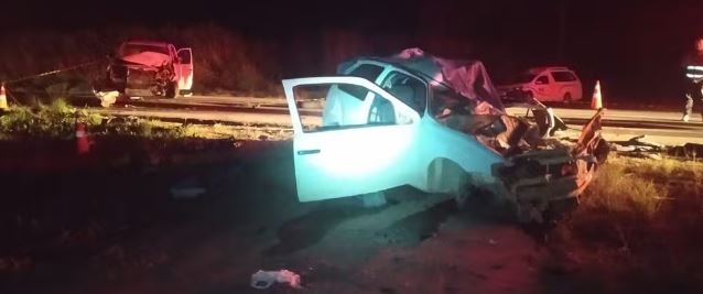 Três jovens morrem em acidente entre caminhonete e carro na BR-262, em Nova Serrana