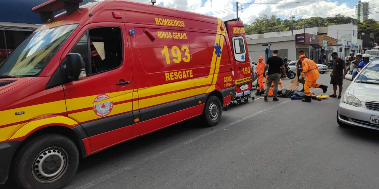 Jovem fica ferido após colisão entre moto e carro na rua General Carneiro, em Formiga