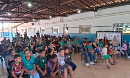 Alunos da Escola Municipal Florêncio Rodrigues Nunes participam do Projeto Corrente do Bem
