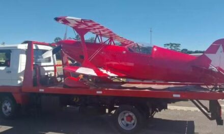 Avião faz pouso forçado em rodovia do interior de SP