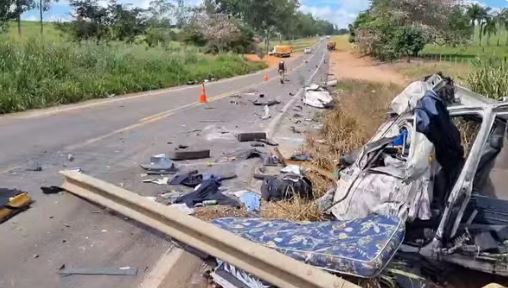 Acidente envolvendo três carretas deixa um morto na MG-344