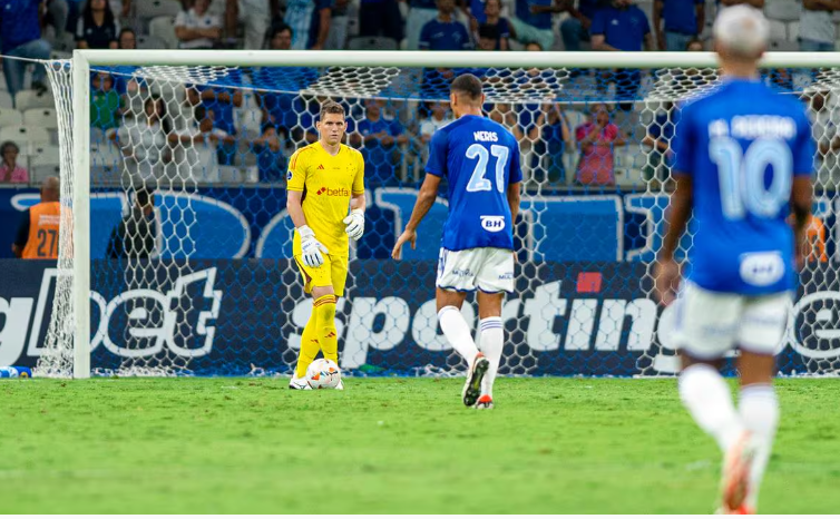 Paulo André explica saída de Rafael Cabral do Cruzeiro