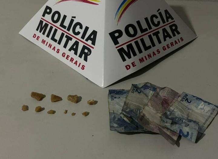 Homem é detido com drogas e por agredir uma mulher no bairro Rosário, em Formiga