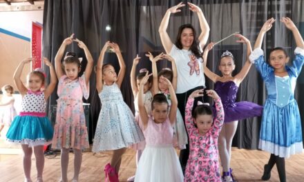 Alunas da Emart se apresentam em evento cultural em Pontevila