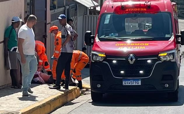 Jovem de 14 anos esfaqueia o próprio pai durante discussão e é apreendido