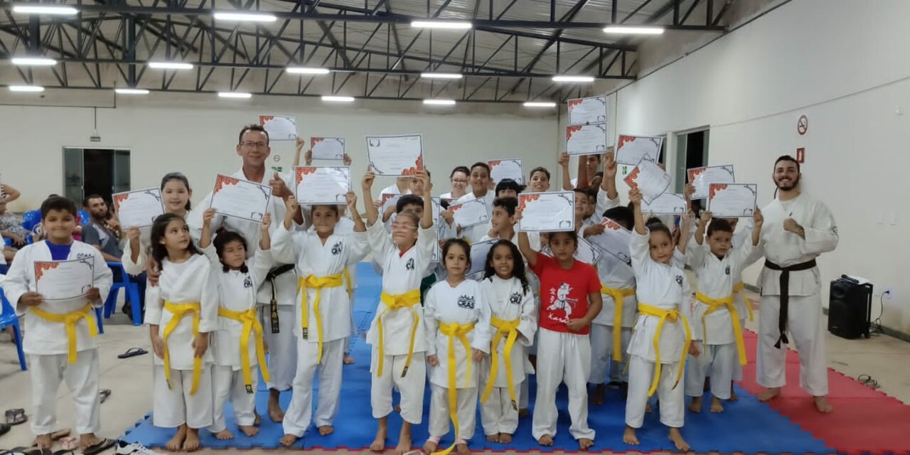 Karatê: alunos de professor formiguense participam de troca de faixa em Vargem Bonita
