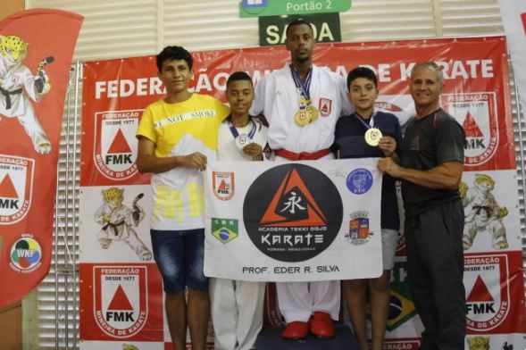 Formiguenses destacam-se em campeonato de karatê