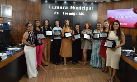 Título“Mulher Cidadã” é concedido pela Câmara Municipal