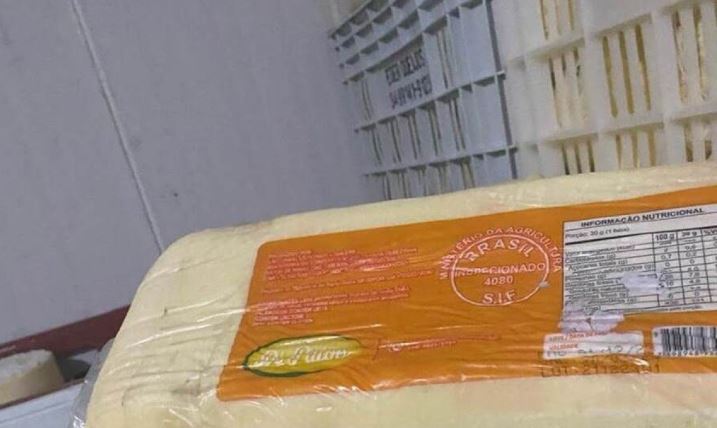 Queijos ralados mofados eram vendidos para fábrica de pão de queijo, em Minas