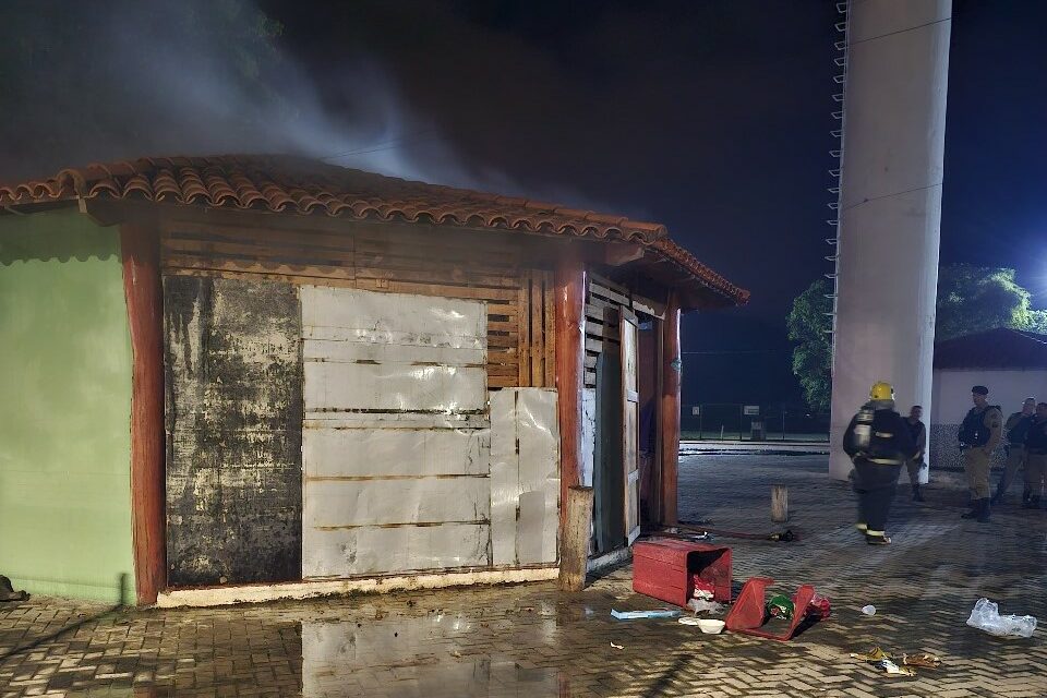Incêndio é registrado em quiosque na Praia Popular, em Formiga