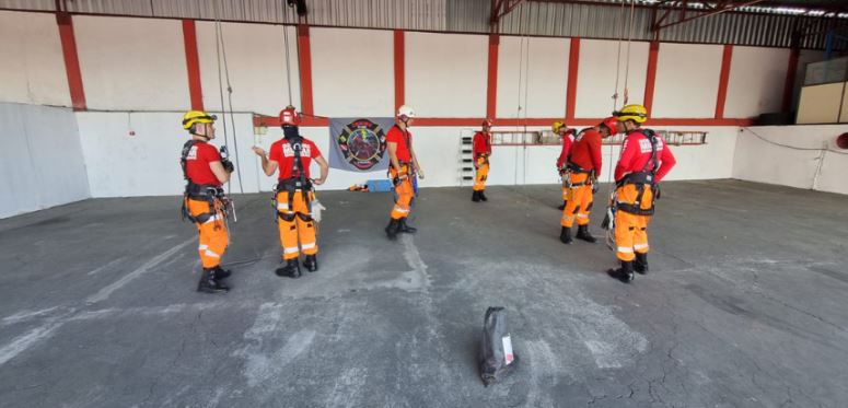 10º Batalhão de Bombeiros de Divinópolis realiza workshop de salvamento em altura