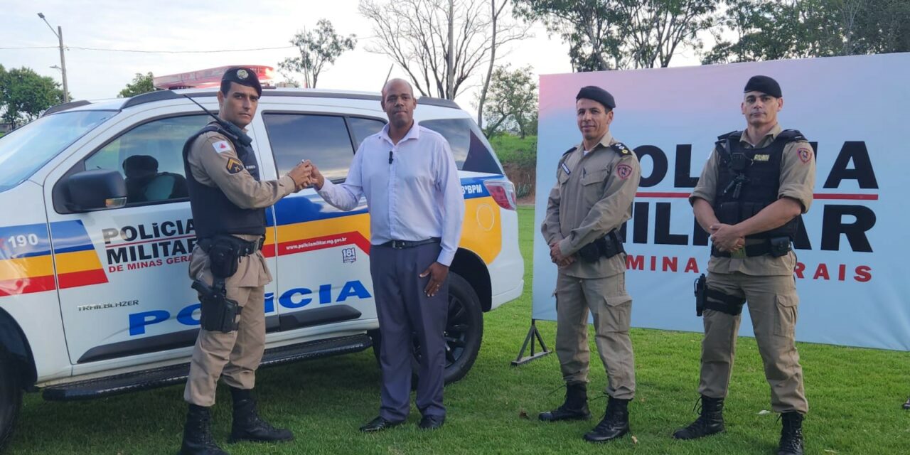 Vereador Tocão entrega viatura à Polícia Militar por meio de emenda parlamentar de deputado