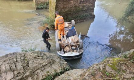 Veículo cai de ponte e homem morre em São Roque de Minas