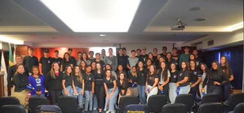 Alunos da escola Padre José Amâncio visitam o Centro Universitário e participam de palestra