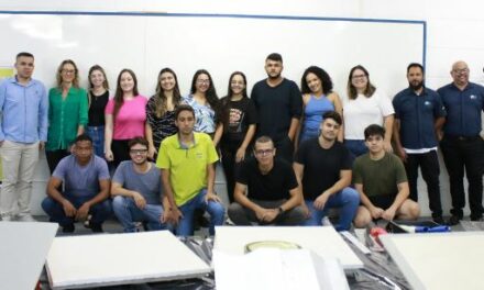 Unifor-MG: alunos de Arquitetura e Urbanismo e Engenharia Civil participam de oficina sobre produtos e técnicas de acabamento