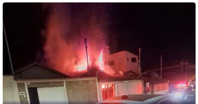 Quatro cães morreram carbonizados em cômodo de casa durante incêndio em MG