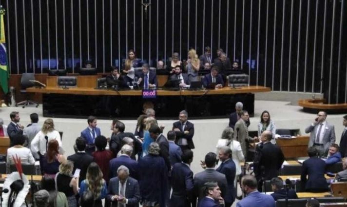 MST: Câmara aprova projeto que pune invasores de terra
