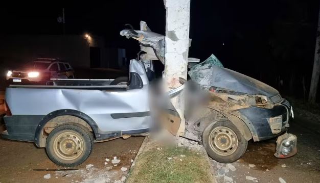 Adolescente de 16 anos morre após bater caminhonete em portal de entrada de cidade