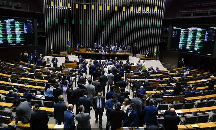 Pela segunda vez, Congresso acaba com saídas temporárias de presos em feriados