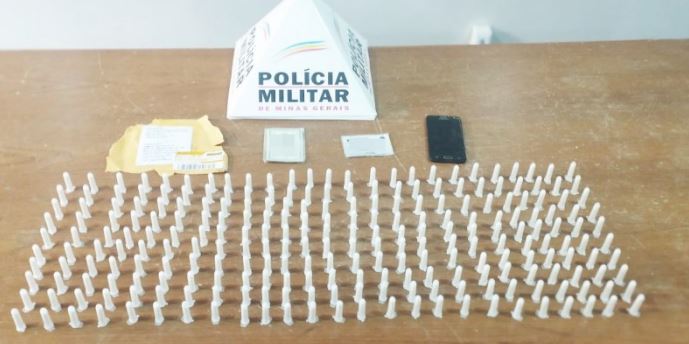 PM prende homem com drogas no interior de Agência dos Correios em Campo Belo