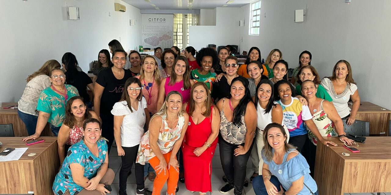 Secretaria de Saúde de Formiga promove comemoração do Dia Internacional da Enfermagem
