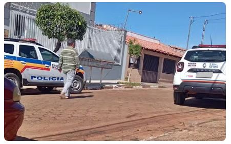 Mulher de 33 anos é esfaqueada pelo ex-namorado após se recusar a abrir a porta em Passos