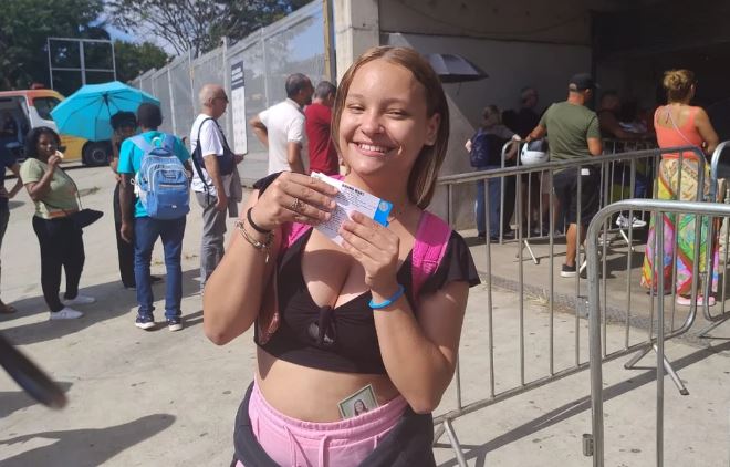 Fã de Bruno Mars fica 27h em fila para comprar ingresso de show em BH: ‘valeu a pena’