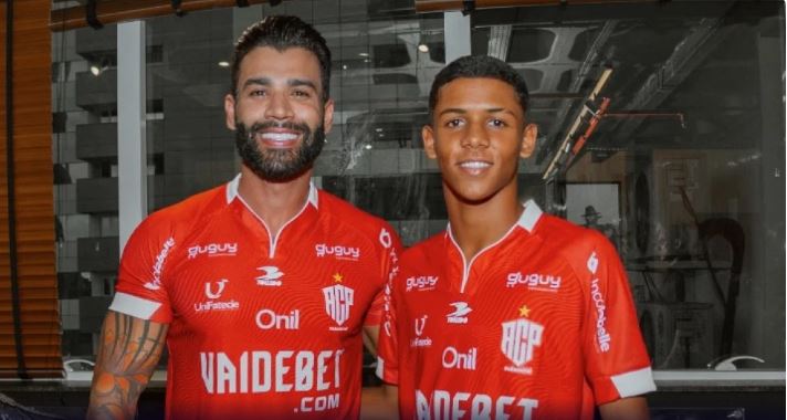 Atlético e Cruzeiro disputam contratação de revelação do time de Gusttavo Lima