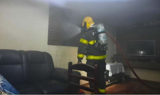 Idoso com Alzheimer fica ferido durante incêndio em residência em Araxá