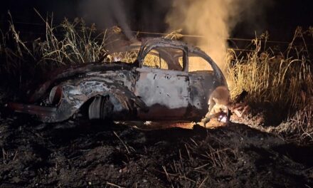 Carro pega fogo após acidente envolvendo outros dois veículos na BR-354