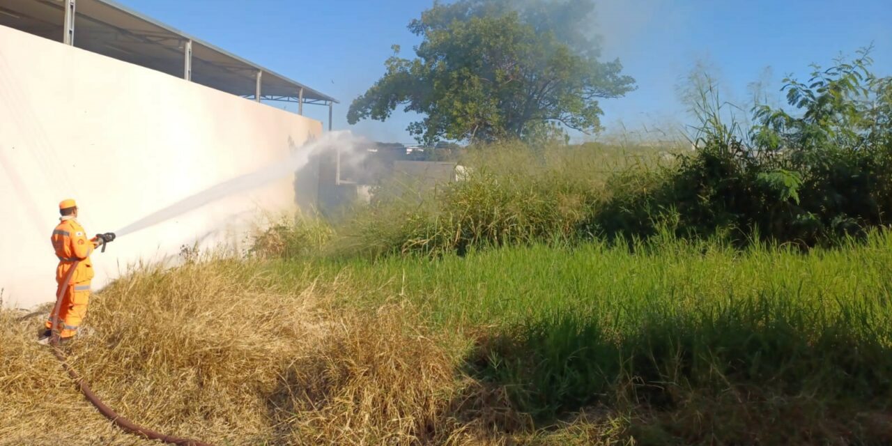 Mulher é multada por colocar fogo em lote vago no Mangabeiras, em Formiga