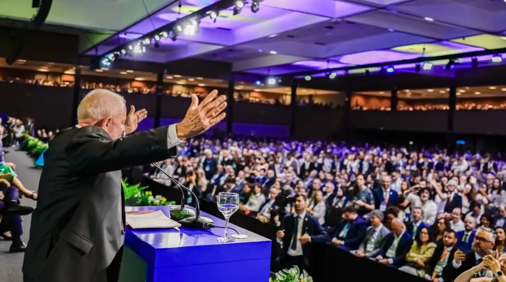 Lula anuncia medidas para aliviar cofres de prefeituras